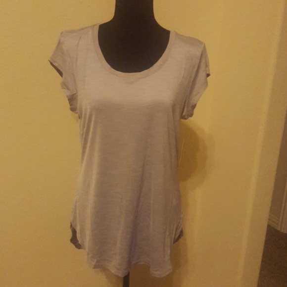 ❤HP❤️NWT Reebok Silver Sconce Cap-Sleeve Top❤ - Picture 6 of 11